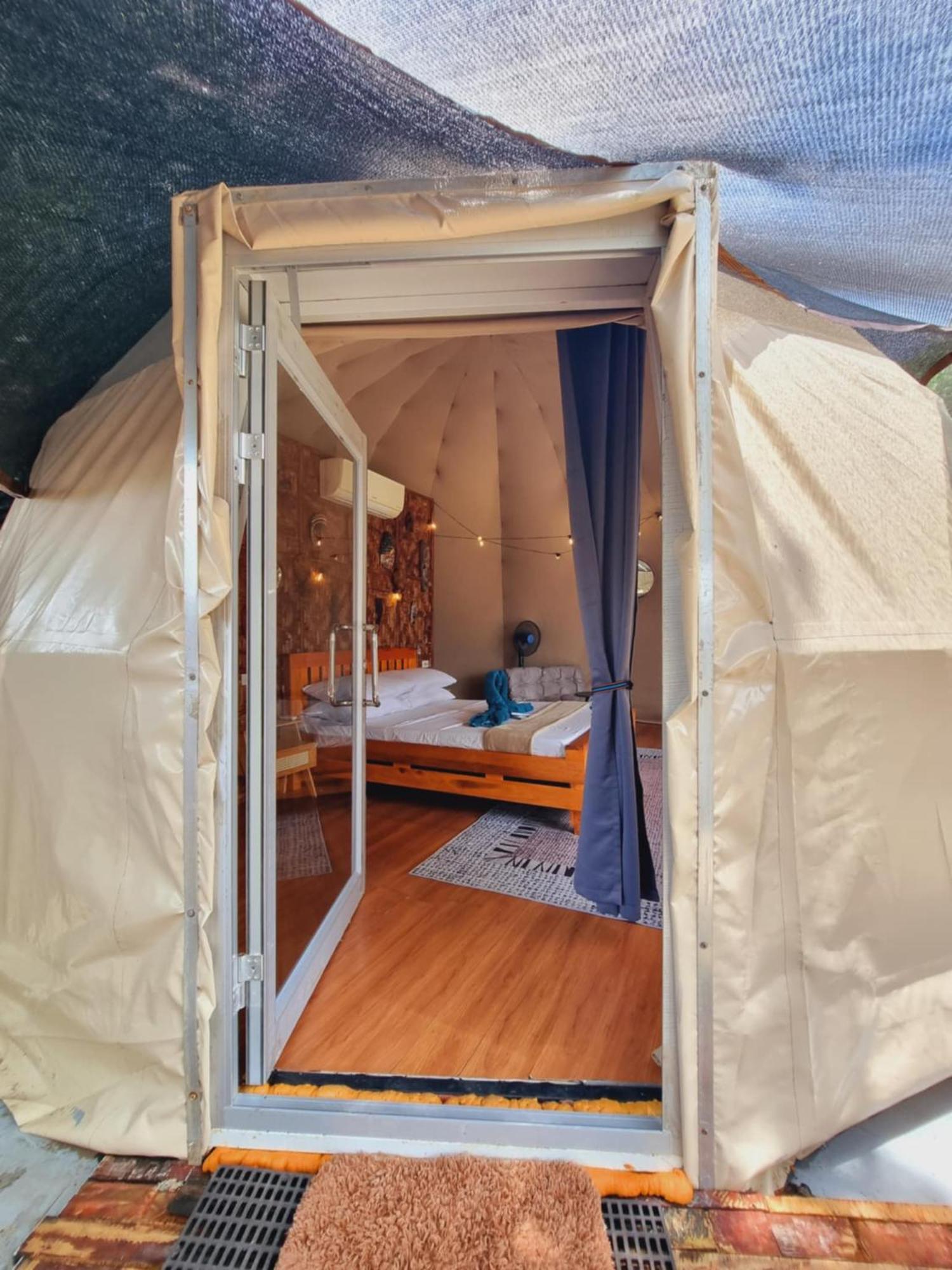 Jush Native And Glamping Hotel Dauis Buitenkant foto